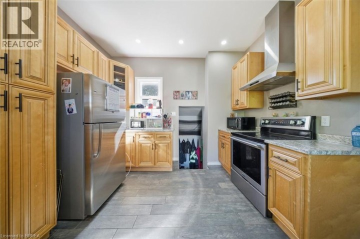 Photo 20 at 816 E Colborne Street, Echo Place, Brantford