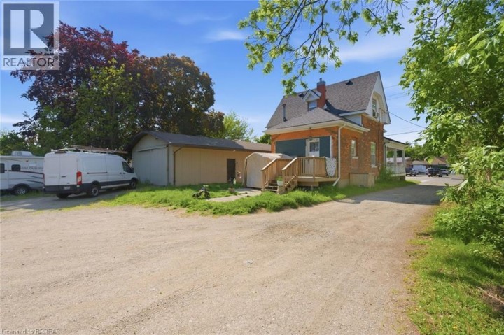 Photo 32 at 816 E Colborne Street, Echo Place, Brantford