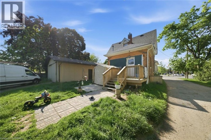 Photo 33 at 816 E Colborne Street, Echo Place, Brantford