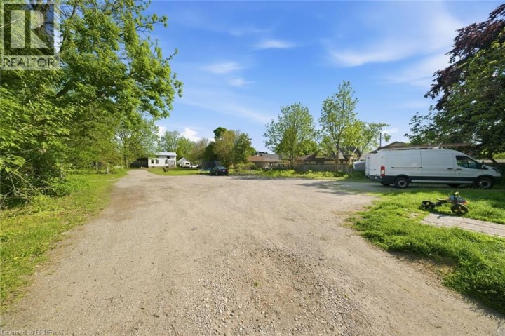 Photo 37 at 816 E Colborne Street, Echo Place, Brantford