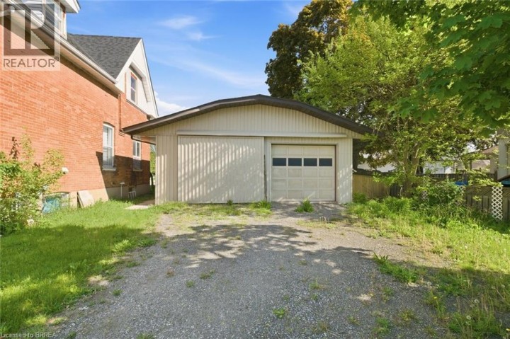 Photo 5 at 816 E Colborne Street, Echo Place, Brantford