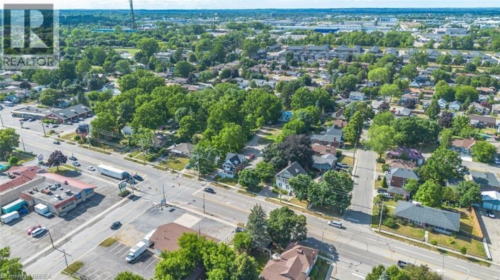 Photo 9 at 816 E Colborne Street, Echo Place, Brantford