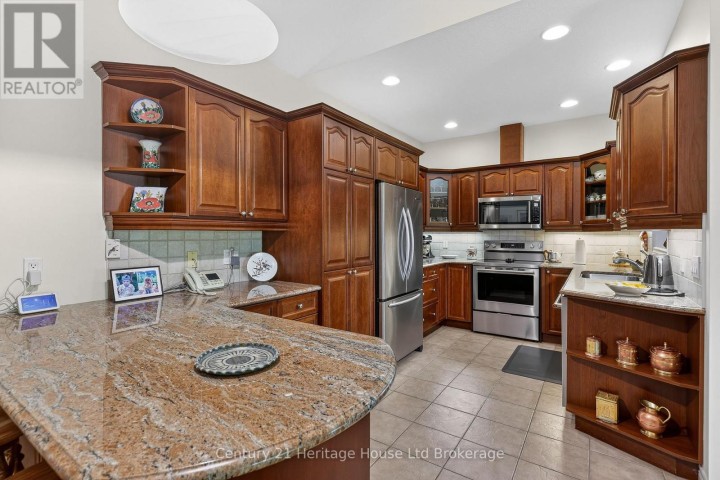 Photo 14 at 16 - 500 Lakeview Drive, Woodstock - North, Woodstock