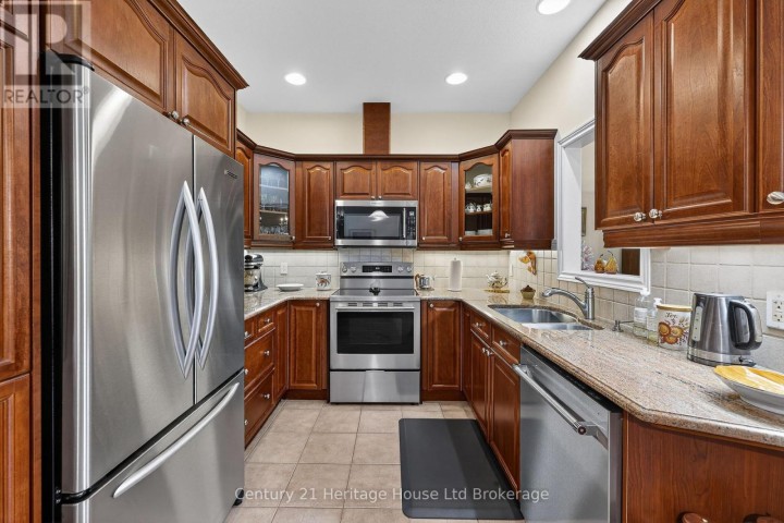 Photo 16 at 16 - 500 Lakeview Drive, Woodstock - North, Woodstock