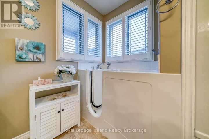 Photo 12 at 54 - 570 Spitfire Street, Woodstock - North, Woodstock
