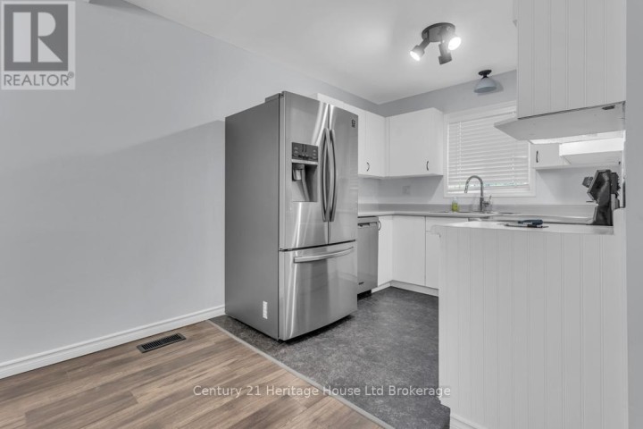 Photo 4 at 6 - 19 Wren Court, Tillsonburg