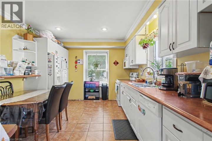 Photo 8 at 17 Hallmark Street, Brantwood Park, Brantford