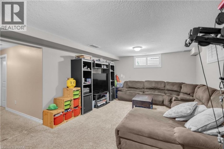 Photo 40 at 28 Banks Street, Holmedale, Brantford