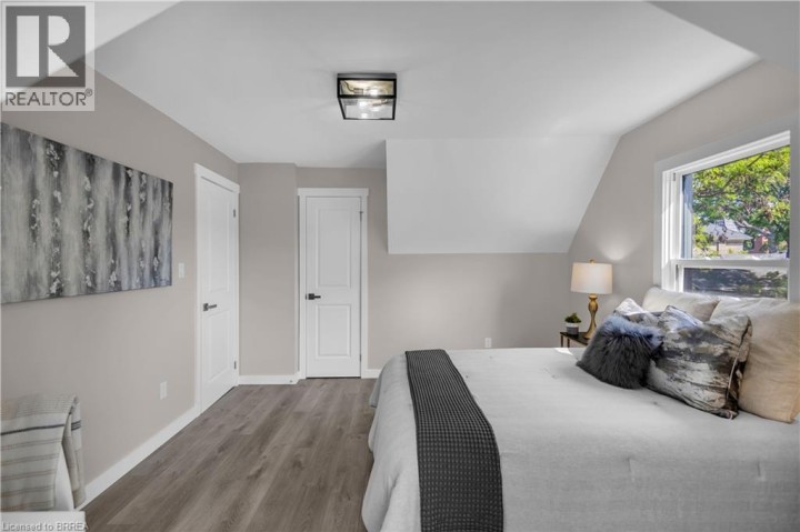 Photo 18 at 40 Palace Street, North Ward, Brantford