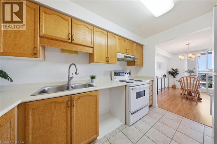 Photo 9 at 716 - 9 Bonheur Court, Lynden Hills, Brantford