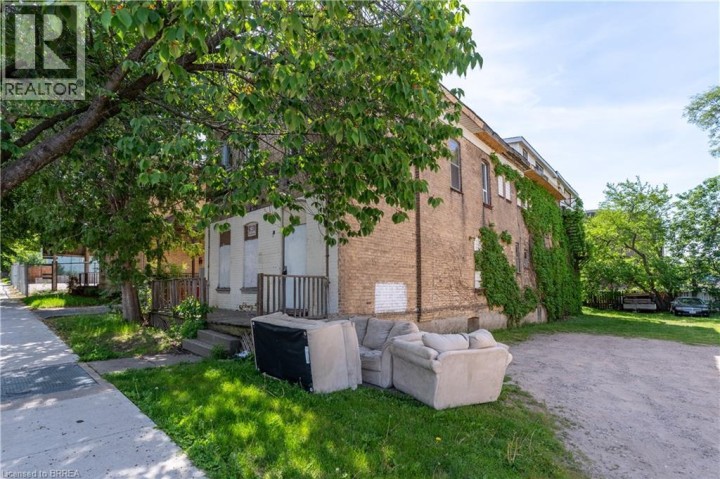 Photo 3 at 209 Dalhousie Street, East Ward, Brantford