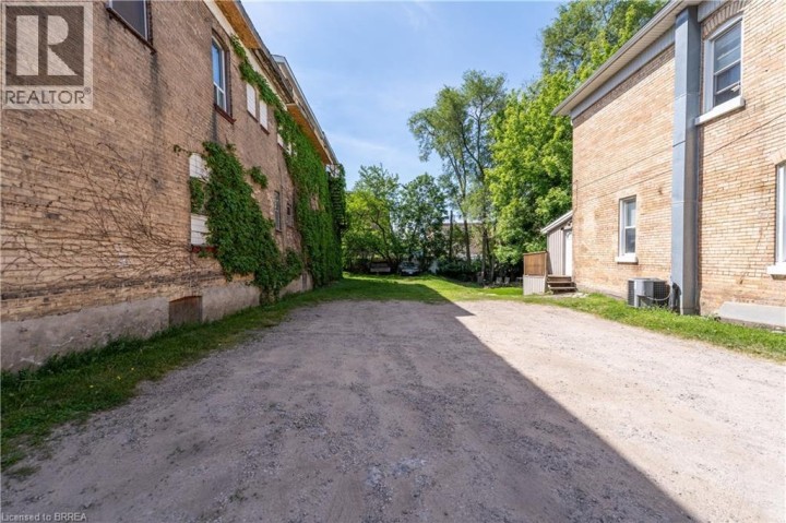 Photo 5 at 209 Dalhousie Street, East Ward, Brantford