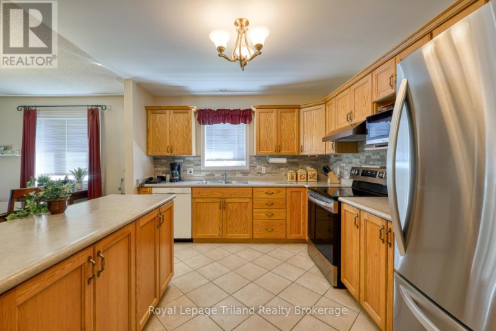Photo 10 at 121 Weston Drive, Tillsonburg