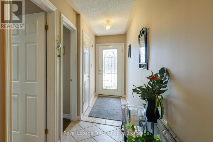 Photo 5 at 121 Weston Drive, Tillsonburg