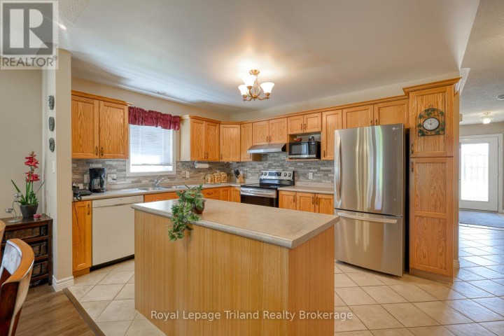 Photo 8 at 121 Weston Drive, Tillsonburg