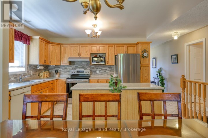 Photo 9 at 121 Weston Drive, Tillsonburg