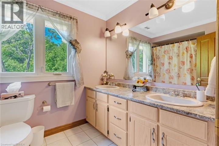 Photo 32 at 86 Lynden Hill Crescent, Lynden Hills, Brantford