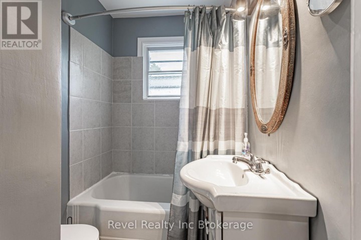 Photo 15 at 285 Finkle Street, Woodstock - South, Woodstock