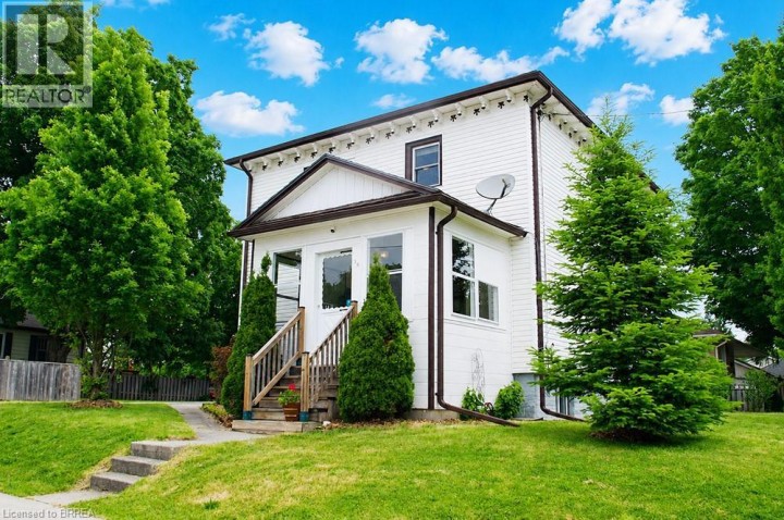 Photo 2 at 39 Centre Street, Woodstock - South, Woodstock
