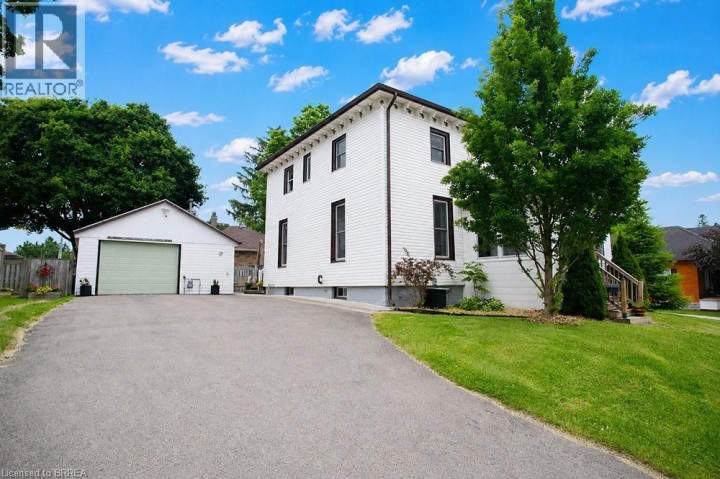 Photo 3 at 39 Centre Street, Woodstock - South, Woodstock