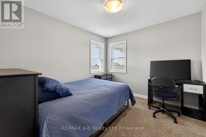 Photo 16 at 29 Kendell Lane, Ingersoll - North, Ingersoll