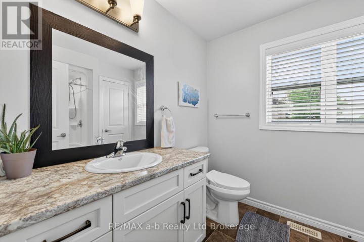 Photo 19 at 29 Kendell Lane, Ingersoll - North, Ingersoll