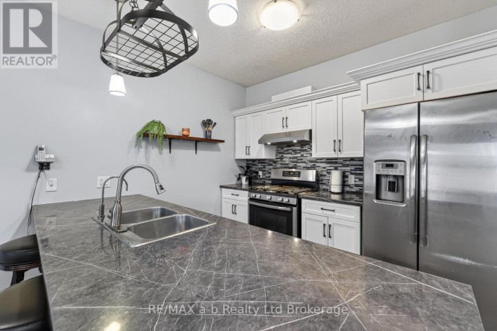 Photo 9 at 29 Kendell Lane, Ingersoll - North, Ingersoll