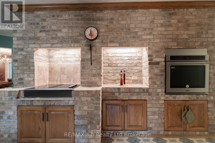Photo 10 at 34 Lorraine Avenue, Tillsonburg