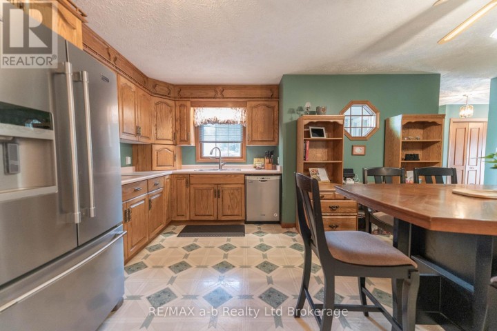 Photo 11 at 34 Lorraine Avenue, Tillsonburg