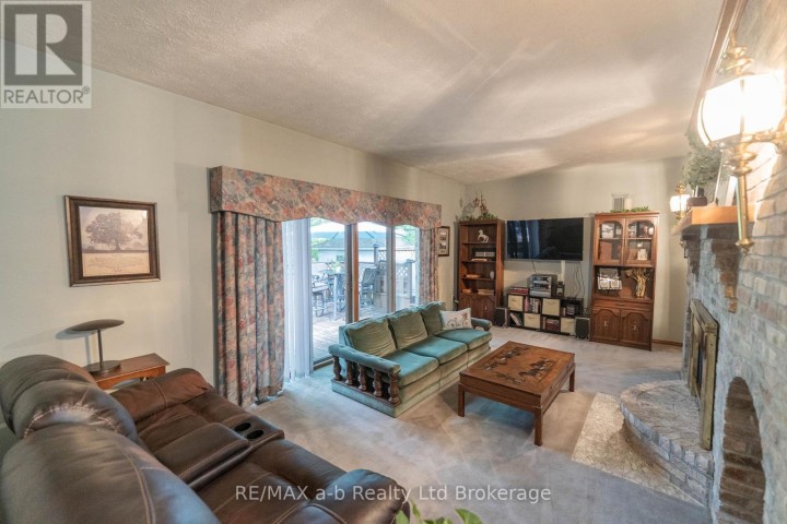 Photo 13 at 34 Lorraine Avenue, Tillsonburg