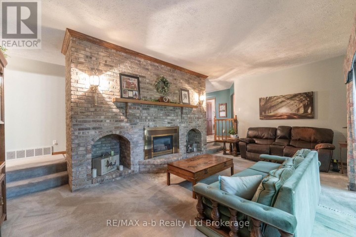 Photo 15 at 34 Lorraine Avenue, Tillsonburg