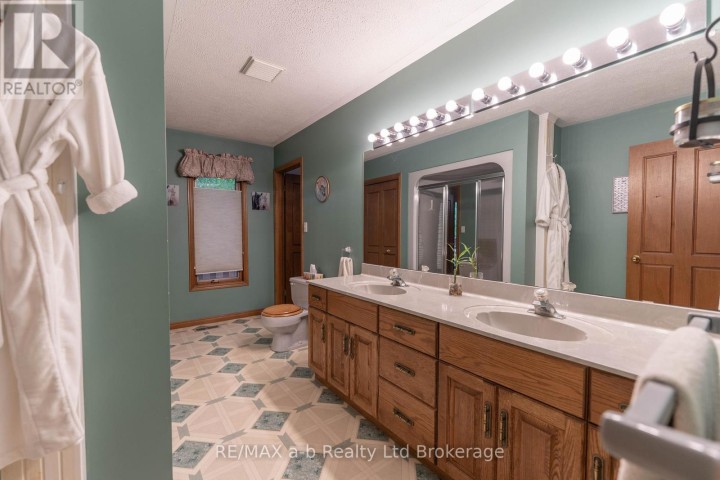 Photo 20 at 34 Lorraine Avenue, Tillsonburg