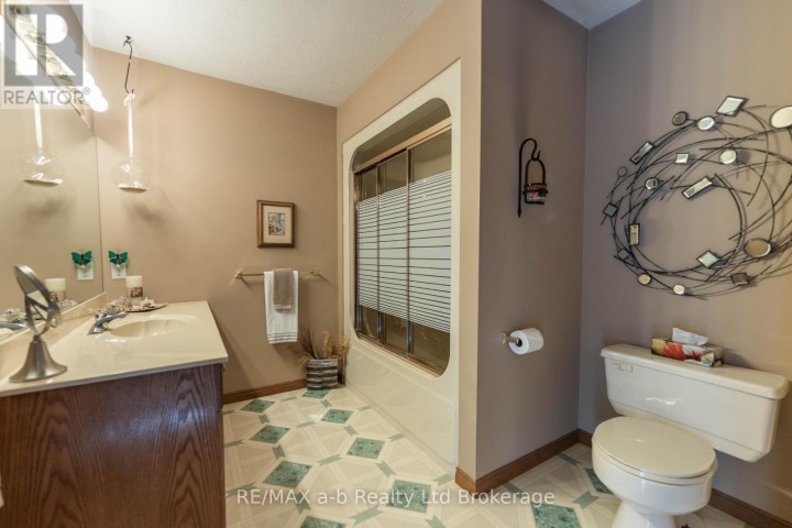Photo 23 at 34 Lorraine Avenue, Tillsonburg