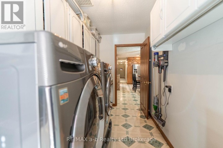 Photo 25 at 34 Lorraine Avenue, Tillsonburg