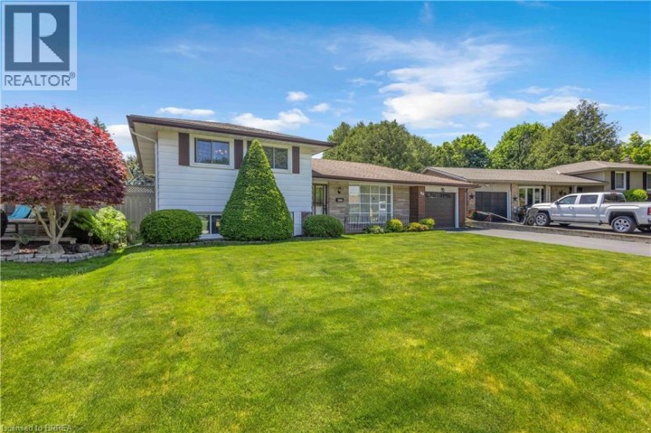 Photo 3 at 19 Pippin Drive, Brier Park, Brantford