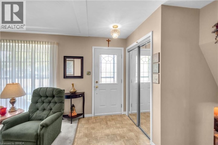 Photo 4 at 19 Pippin Drive, Brier Park, Brantford