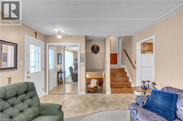 Photo 5 at 19 Pippin Drive, Brier Park, Brantford