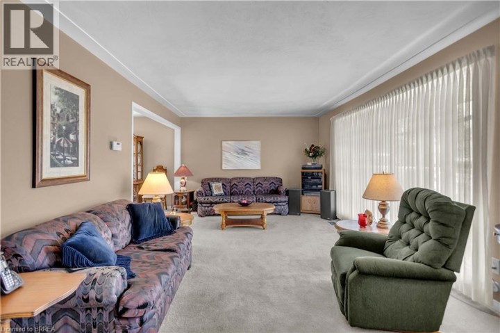 Photo 7 at 19 Pippin Drive, Brier Park, Brantford