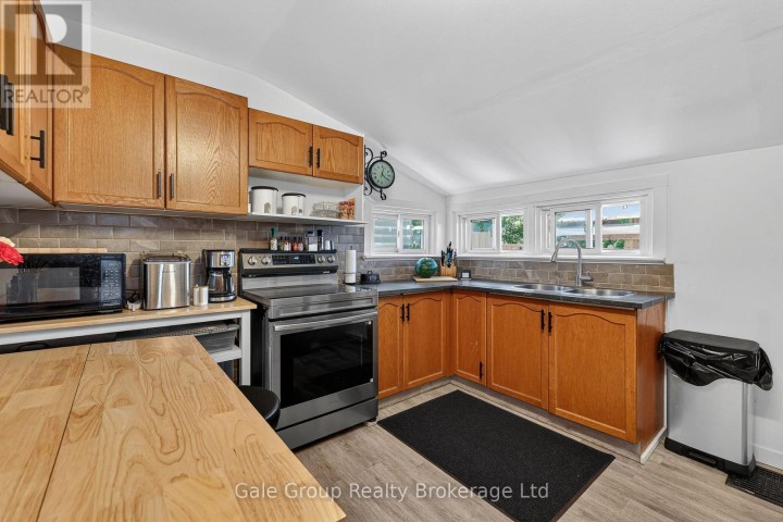 Photo 8 at 330 Queen Street, Woodstock - South, Woodstock