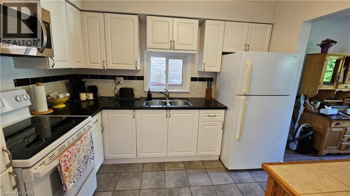 Photo 9 at 4 Parkside Drive, Innerkip (Fair Grounds), Woodstock
