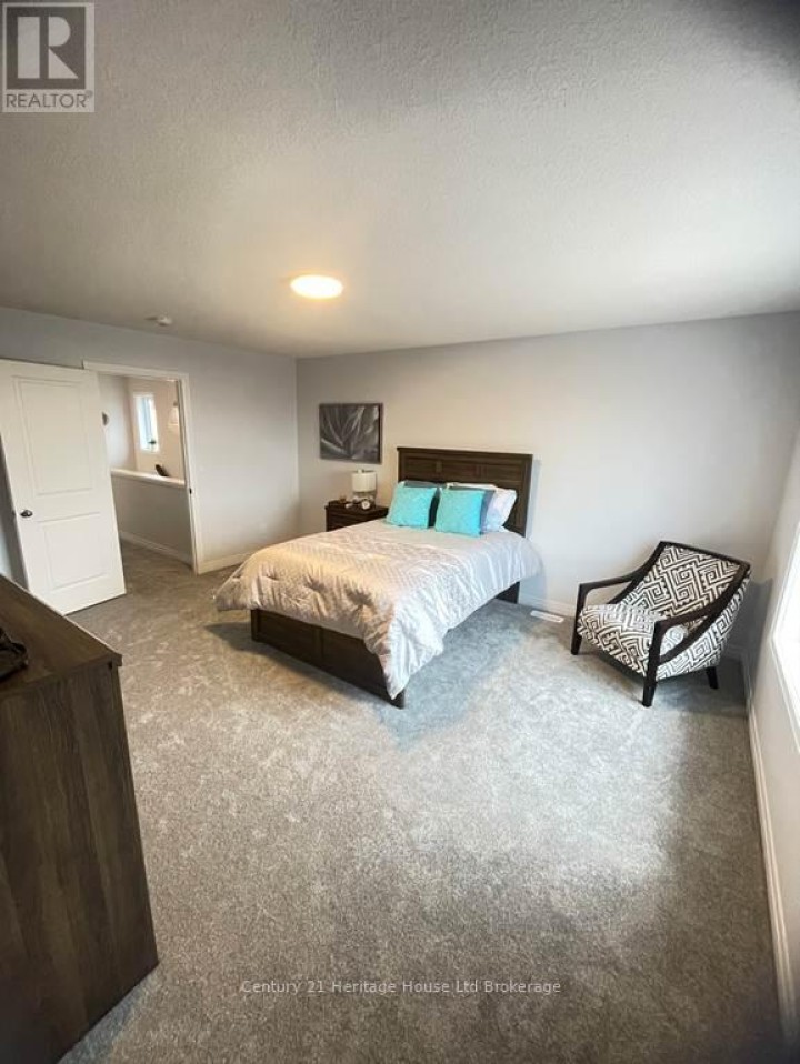Photo 10 at 335 Kading Crescent, Woodstock - South, Woodstock