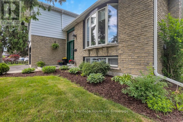 Photo 4 at 233 Diefenbaker Drive, Woodstock - North, Woodstock
