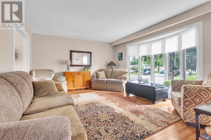 Photo 7 at 233 Diefenbaker Drive, Woodstock - North, Woodstock