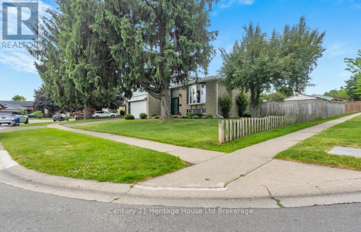 Photo 3 at 233 Diefenbaker Drive, Woodstock - North, Woodstock