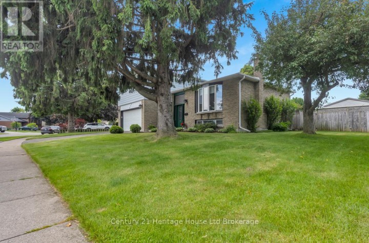 Photo 2 at 233 Diefenbaker Drive, Woodstock - North, Woodstock