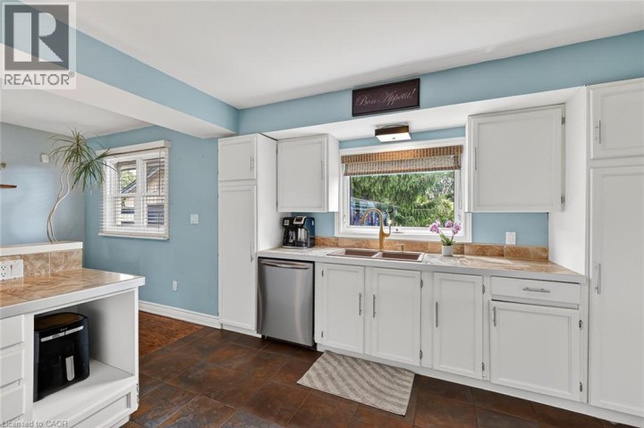 Photo 14 at 78 Lyndale Crescent, Woodstock - North, Woodstock