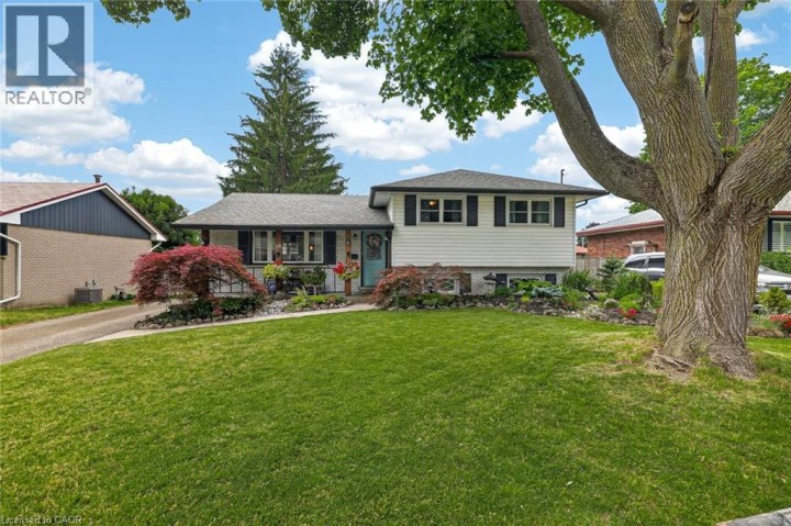 Photo 3 at 78 Lyndale Crescent, Woodstock - North, Woodstock