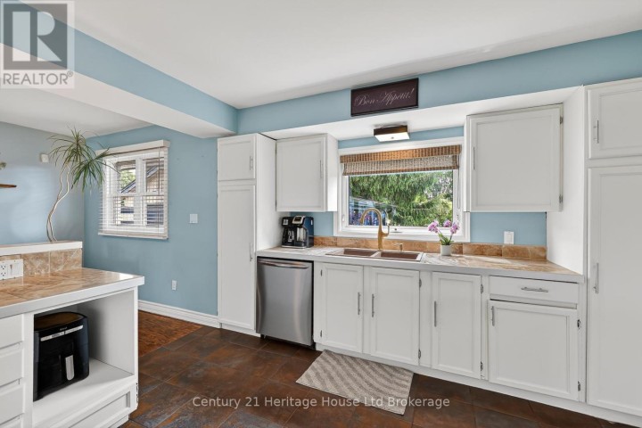 Photo 13 at 78 Lyndale Crescent, Woodstock - North, Woodstock