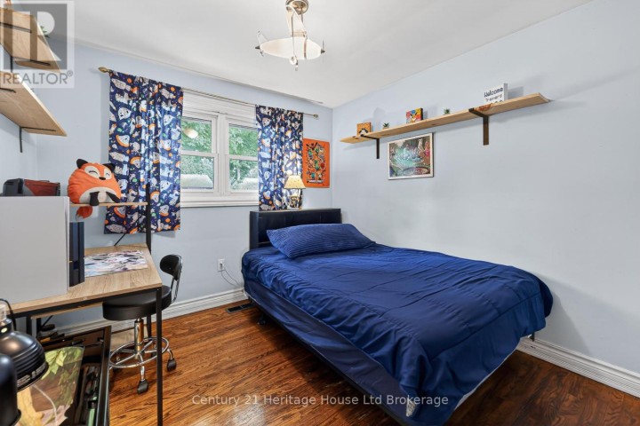 Photo 16 at 78 Lyndale Crescent, Woodstock - North, Woodstock