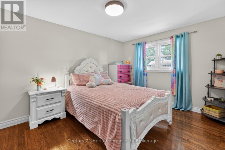 Photo 17 at 78 Lyndale Crescent, Woodstock - North, Woodstock